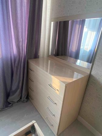 Комод с зеркалом в хорошем состоянии