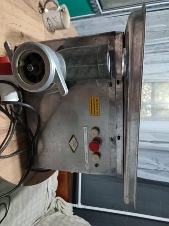Продам мясорубку промышленную МИМ 300М