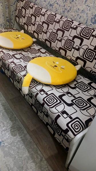 Диванчик на кухню с внутренним ящиком