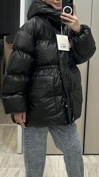 Продам зимнюю новую женскую куртку размер оверсайз на кулиске