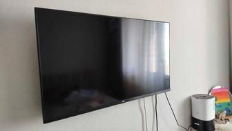 Телевизор TCL 104 см