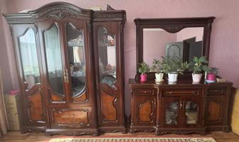 Продам мебель сервант, комод с зеркалом, шифоньер