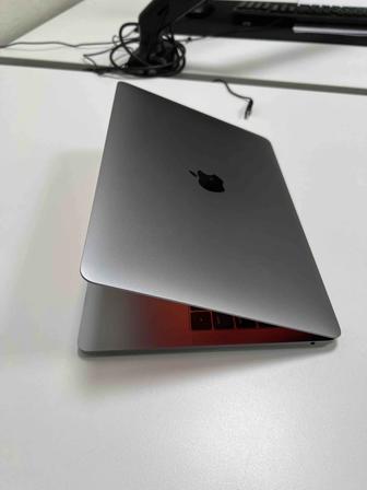 Macbook Pro 13 2017 8/256гб