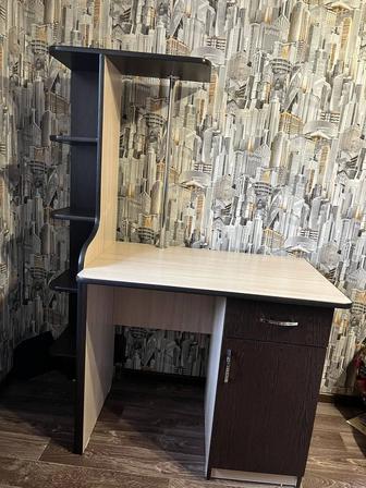 Продам стол письменный