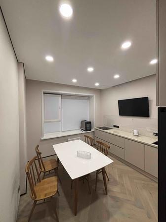 Раздвижной стол и стулья