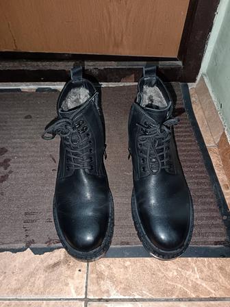 Продам мужские ботинки