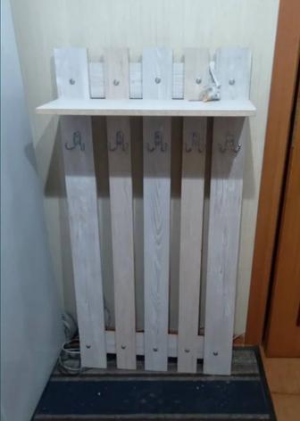 Продам стулья и вешалку