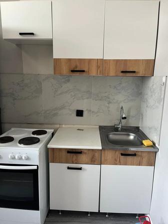 Продам кухонный гарнитур с плиткой