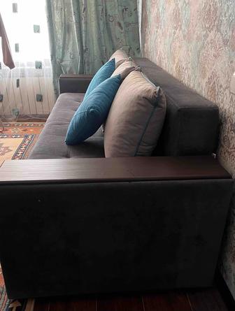 Диван 2,2м с подушками