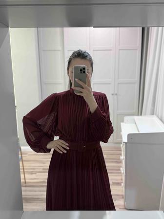 Плиссированное платье, в винном цвете