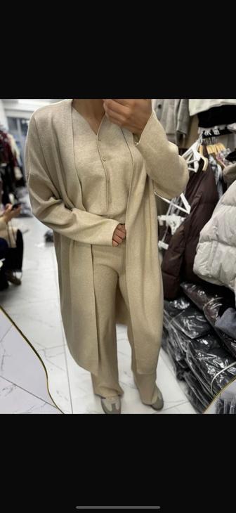 Женская тройка (брюки, жилетка, кардиган)