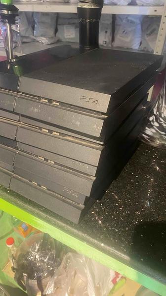 Продам PlayStation 4