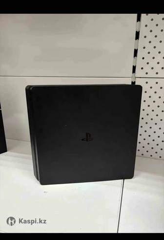 Продаеца PlayStation 4 slim