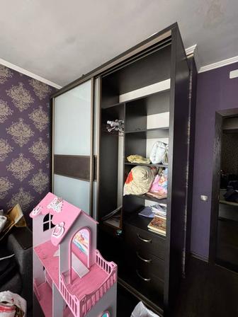 Утилизация старой мебели.