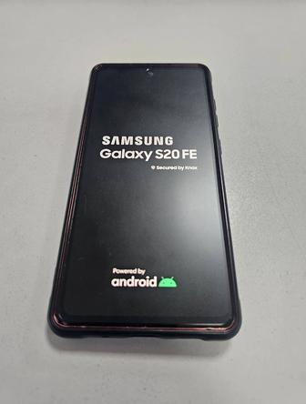 Продаю Samsung S 20FE и в подарок НОВАЯ беспроводная зарядка