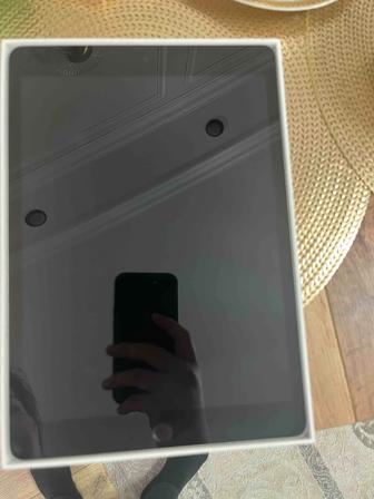 Продаю iPad (9th Generation) Wi-Fi 256GB, Silver