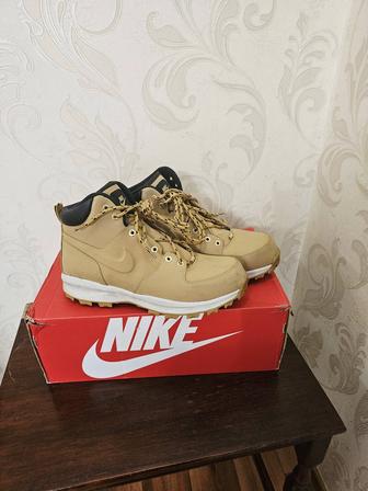 Продам мужские зимние ботинки Nike 43-44р.