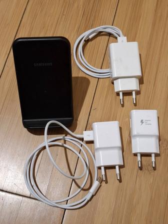 Беспроводное зарядное устройство и блоки питания Samsung