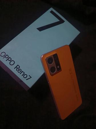 Продам смартфон Oppo Reno 7