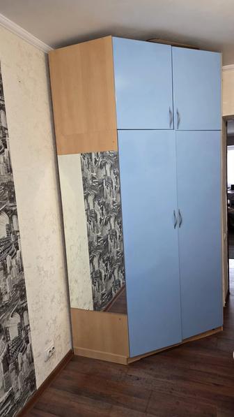 Шкаф с зеркалом