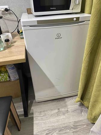 Продам морозильник Indesit