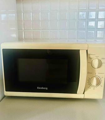 Продаю за символическую сумму микроволновку в которой сгорела слюда.