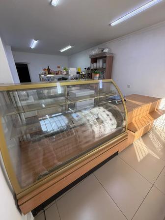 Продав витринный холодильник