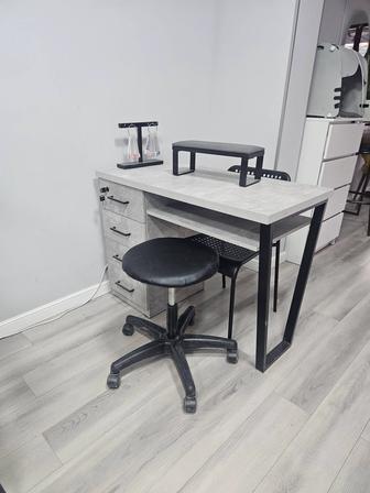 Продам маникюрный стол