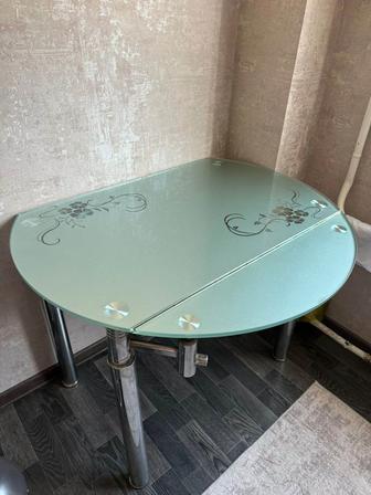 Кухонный стол