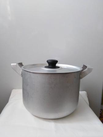 ОТДАМ ДАРОМ Кастрюлю. Среднюю, алюминий, 4 Л, 13х15х20см. Советую. БУ
