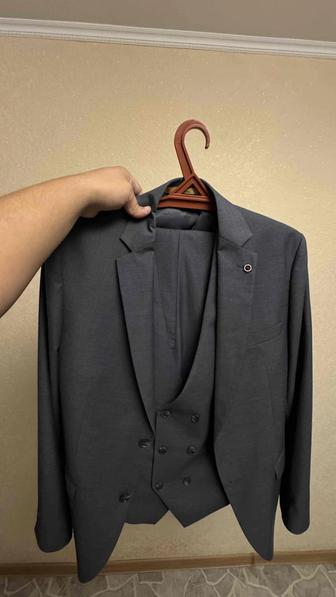 Продам костюм