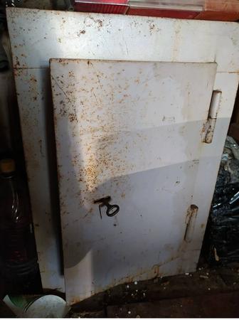 Сейф металлический. СРОЧНО ПРОДАМ