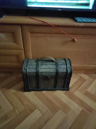 Сундук для интерьера , деревянный с кожаной ручкой