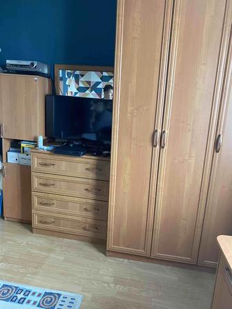 Продам шкаф, комод, зеркало, письменный стол, пенал.