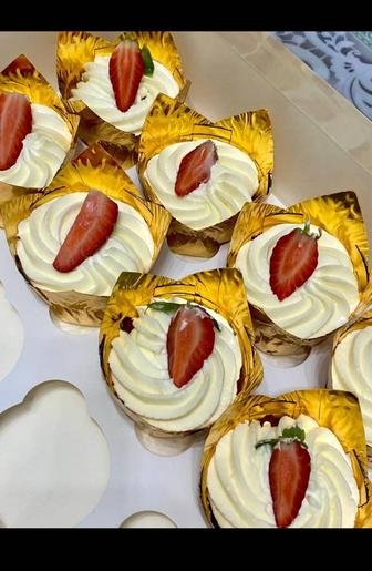 Клубника и финики в шоколаде