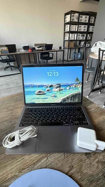 Macbook Air 13.3 M1, 8гб, 256 гб