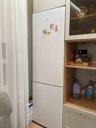 Продам холодильник Indesit