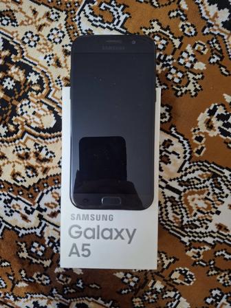 Телефон Samsung A520