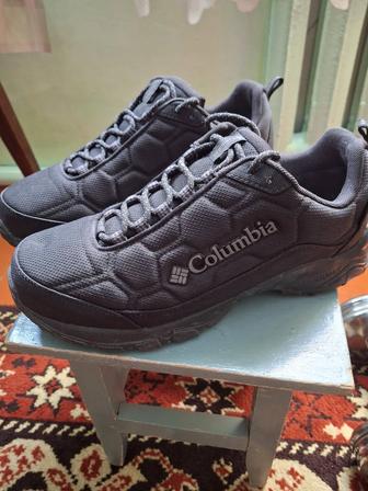 Продаются кроссовки ,мужские ,утепленные Columbia!