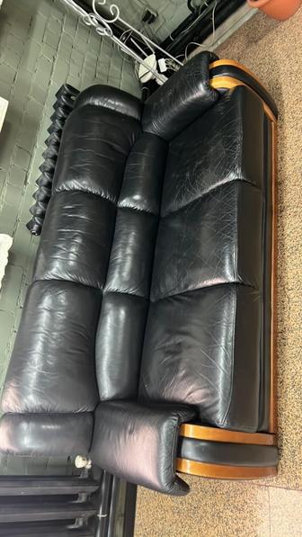 Продам диван кожа