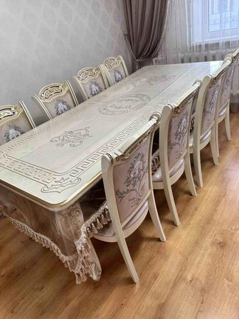 Стол со стульями