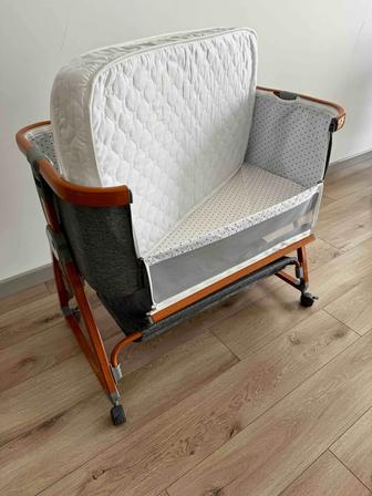 Продам детскую регулируемую кроватку