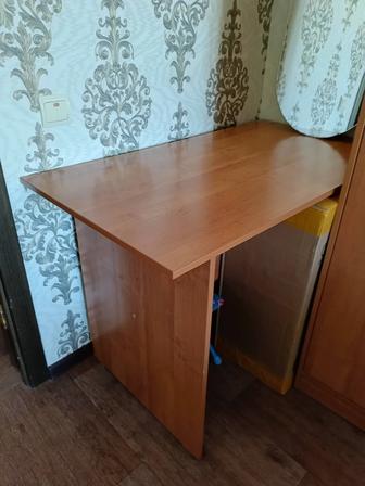 Продам стол