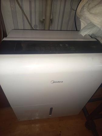 Осушитель воздуха Midea