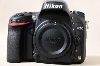NIKON D600