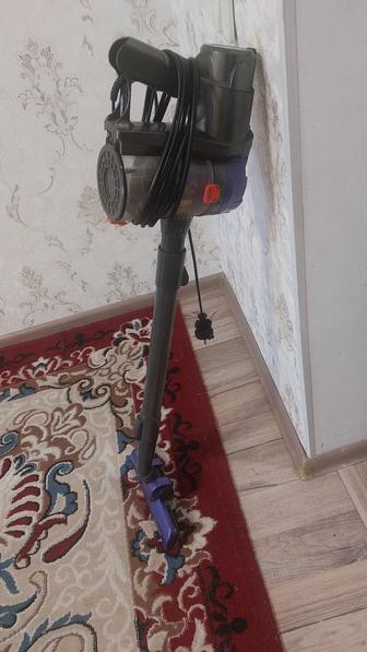Продам пылесос вертикальный