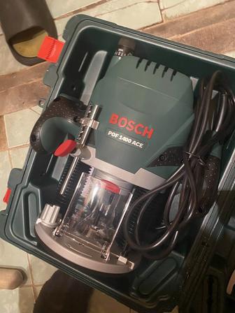 Фрезер вертикальный Bosch POF 1400 ACE