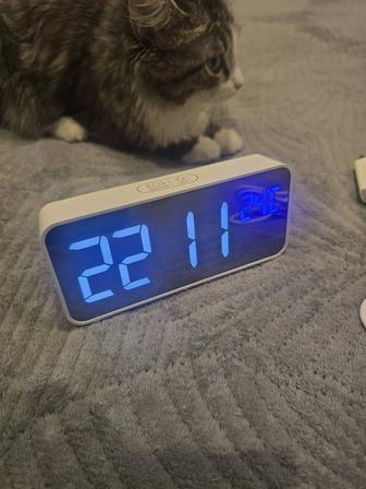 Зеркальный LED-будильник с температурой и датой, USB