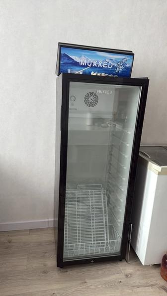 Продам витринный холодильник