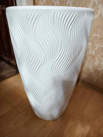 Белое высокое кашпо 42л и вставной горшок 10 л